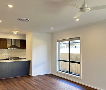 Family Home in a Peaceful Flagstone Pocket&excl; - Photo 2