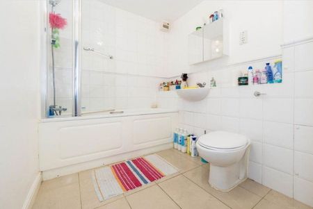 Albatross Close, Beckton, London - Photo 2