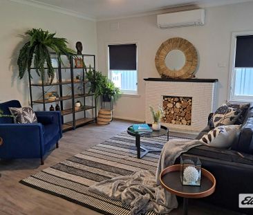 Tastefully renovated - Photo 5