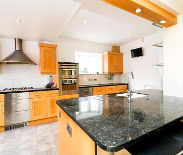 4 bedroom semi-detached house to rent - Photo 5