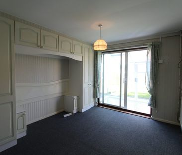 Bungalow to rent on - Photo 5