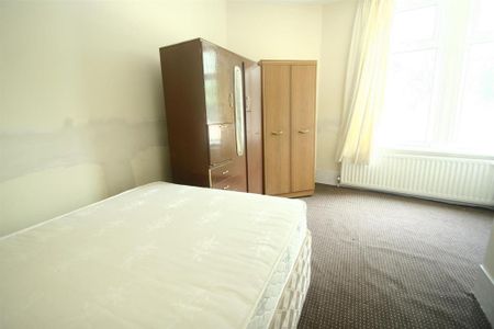 3 bedroom flat to rent - Photo 5
