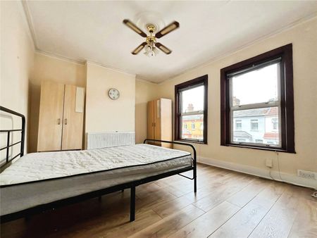 Rossindel Road, Hounslow, TW3 3QN - Photo 5