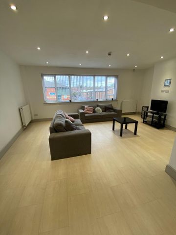 4 bedroom flat to rent - Photo 4