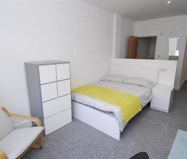 Tamar House 3 Bed apartments, Plymouth - Photo 4