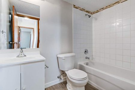 Renovated Suite - 1 Bedroom - Photo 4