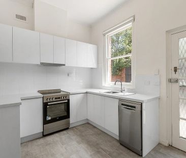 Unbeatable Location in Leafy Hawthorn East - Photo 1