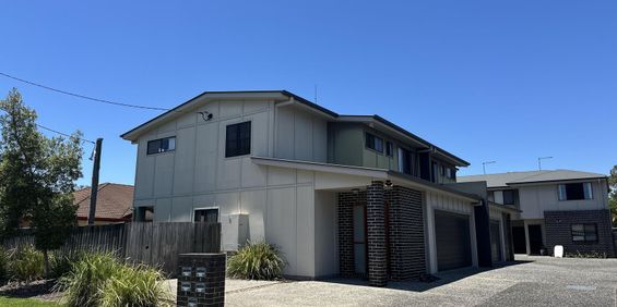 FOUR BEDROOM TOWNHOUSE IN THE HEART OF CLEVELAND - Photo 3