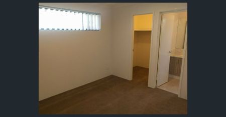 Beautifully presented 3x2 Rear Duplex - Photo 2