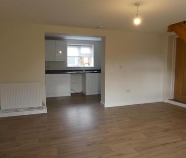 2 bedroom semi-detached house to rent - Photo 1
