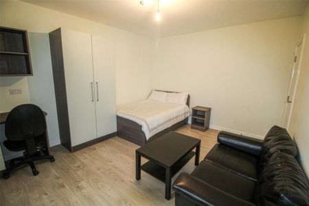 Studio to rent - Photo 2