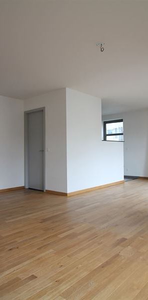Louise district apartment - Photo 1