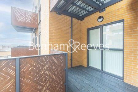 East Acton Lane, Acton, W3 - Photo 3