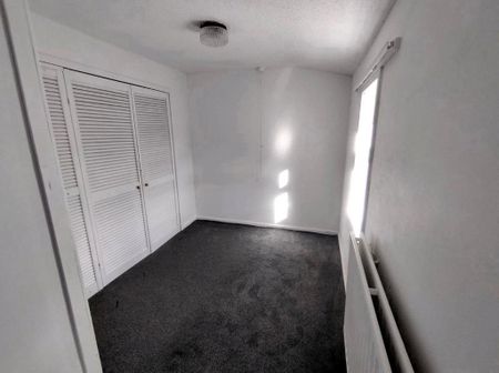 4 bedroom terraced house to rent - Photo 5