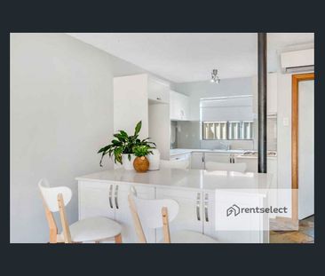 Choice Location * Stunning Presentation * Secure Parking - Photo 3