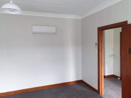 Freshly refurbished - Warm and available Sep 25th - Photo 2