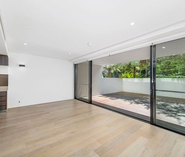 Spacious split level 3 bedroom apartment - Photo 1