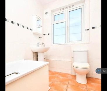 1 bedroom in a flat share to rent - Photo 5