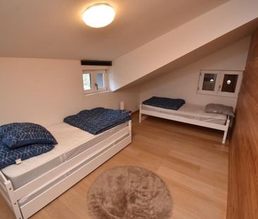 Elegantes und geräumiges Dachgeschoß - Photo 6