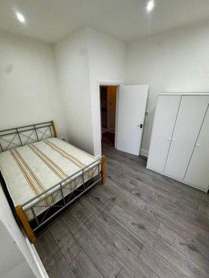 3 bedroom flat to rent - Photo 1