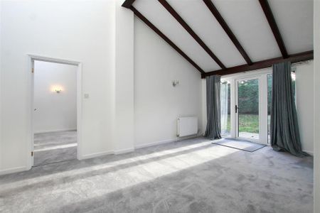 5 bedroom detached bungalow to rent - Photo 3