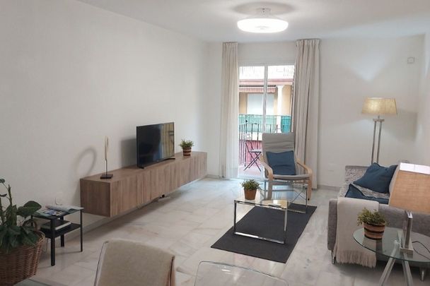 2 Bedroom Apartment For Rent in Estepona, Málaga - Photo 1