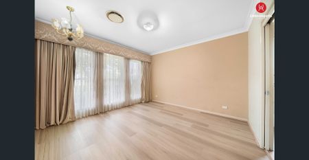 ''A'' GRADE LOCATION & GORGEOUS HOME! - Photo 5