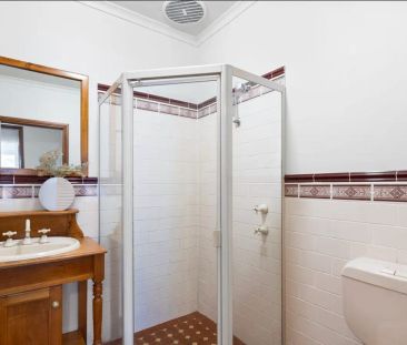 “Character, Comfort & Convenience in the Heart of Kensington” - Photo 3