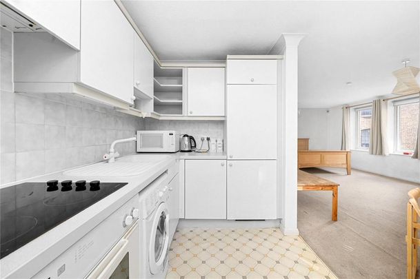 Studio to rent - Photo 1