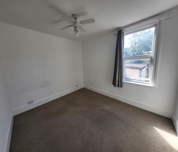 2 bedroom end of terrace house to rent - Photo 4