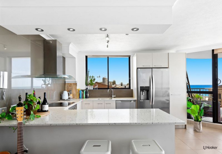 BEACHSIDE APARTMENT WITH AMAZING OCEAN VIEWS - Photo 2