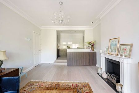 A beautifully presented two bedroom apartment in the heart of Hampstead village - Photo 4