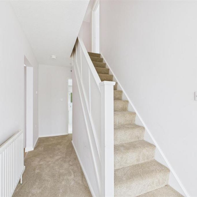 3 bedroom detached bungalow to rent - Photo 1