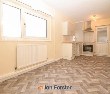 2 Bedroom House - Photo 3