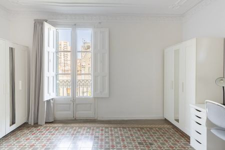 Carrer de Bailèn, Barcelona, Catalonia 08010 - Photo 4