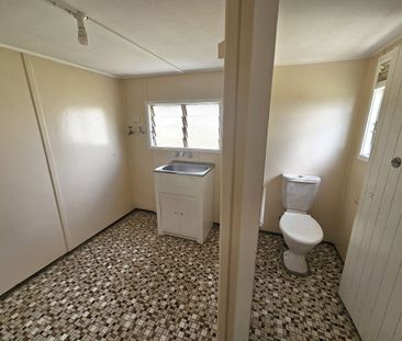 Charming Highset Family Home with Spacious Yard - Photo 6