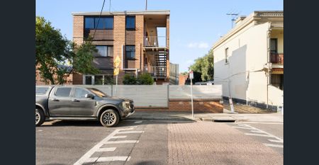 "Fully Furnished Garden Apartment" - Photo 3