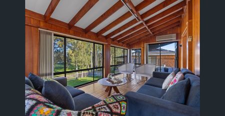 Prime Location, Comfortable Coastal Home - Photo 3