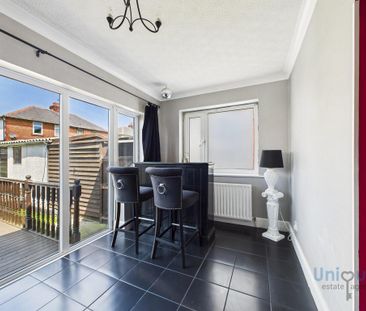 3 bedroom semi-detached house to rent - Photo 4