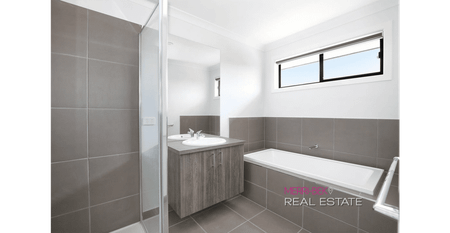 Light-Filled Living in the Heart of Greenvale - Photo 4