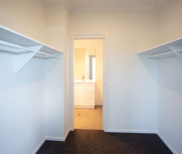 Spacious 4-Bedroom Family Home in the Heart of Coomera! - Photo 3