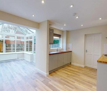 3 bedroom semi-detached house to rent - Photo 6