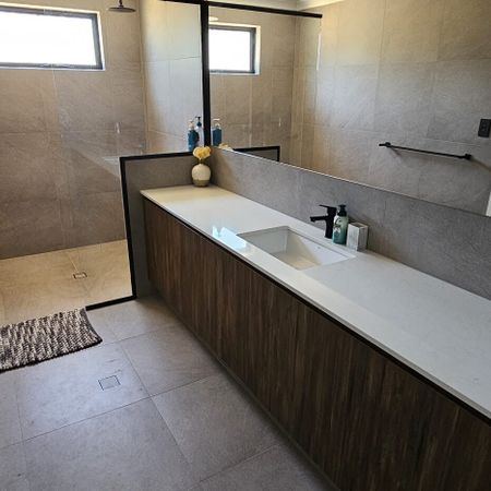 Baskerville - Photo 3