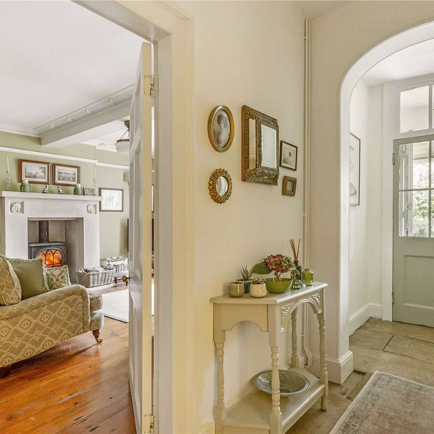 Grade II listed family home on the Dunkirk Mills complex. - Photo 1