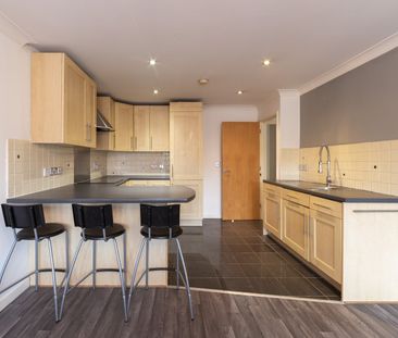 4 Bed Flat, Edward Court, NG2 - Photo 6