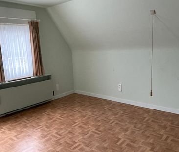 Instapklare gezinswoning met 3 SLKS, garage en tuin op toplocatie! - Foto 5