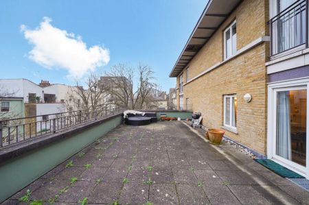 2 bedroom flat in St John's Wood - Photo 3