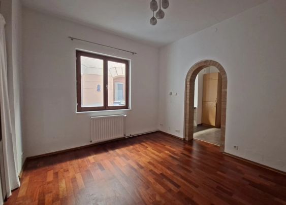 Gemütliche ebenerdige 2-Zimmer-Innenhof-Wohnung - für SINGLES - im Zentrum von Baden bei Wien - Photo 1