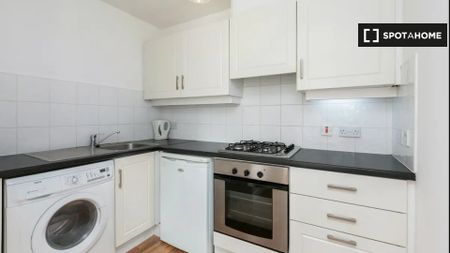 Rooms for rent in a 3-bedroom apartment in Lucan, Dublin - Photo 5