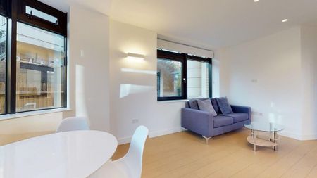 2 bedroom ground floor flat to rent - Photo 2